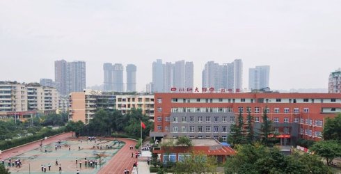 四川師范大學(xué)附屬中學(xué)地理位置在哪里？