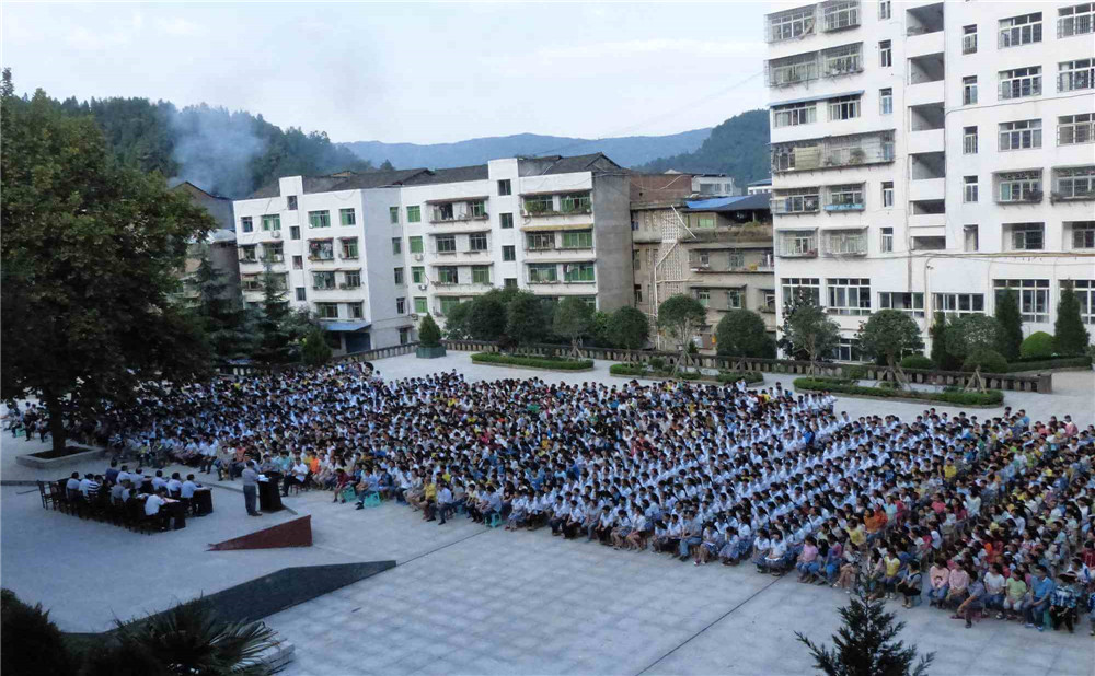 平昌縣響灘中學(xué)學(xué)校地址在哪里？