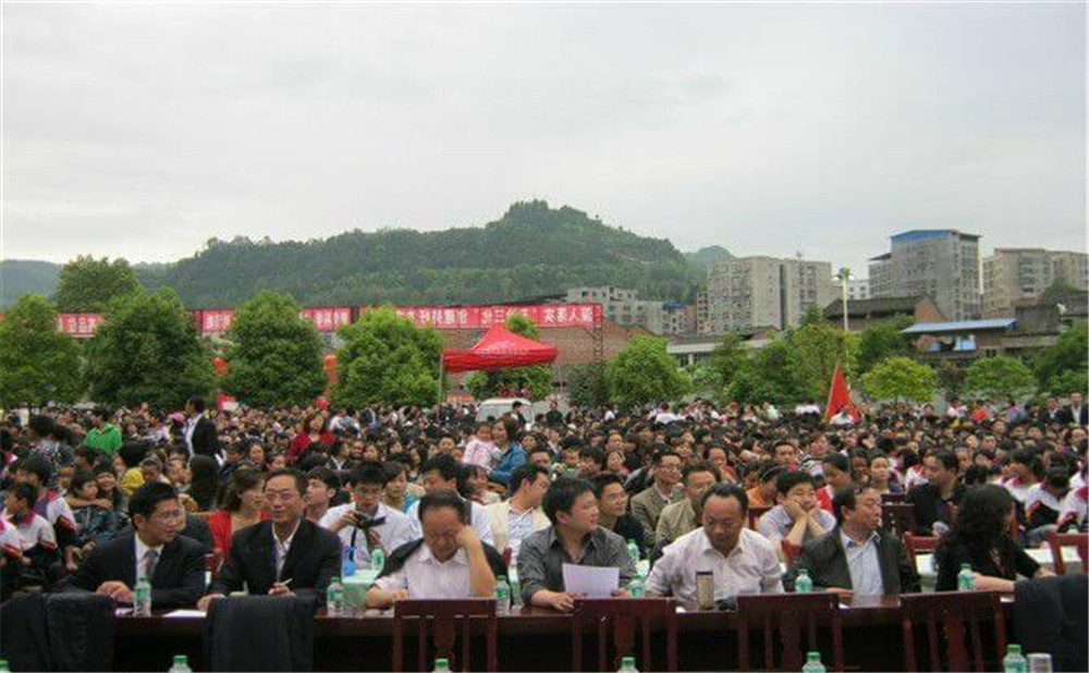 平昌縣駟馬中學(xué)學(xué)校詳細(xì)地址在哪里？