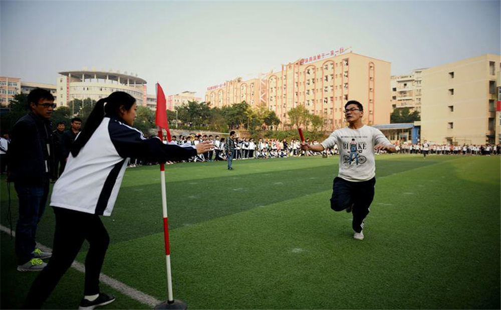 高坪中學(xué)學(xué)校詳細地址在什么地方？